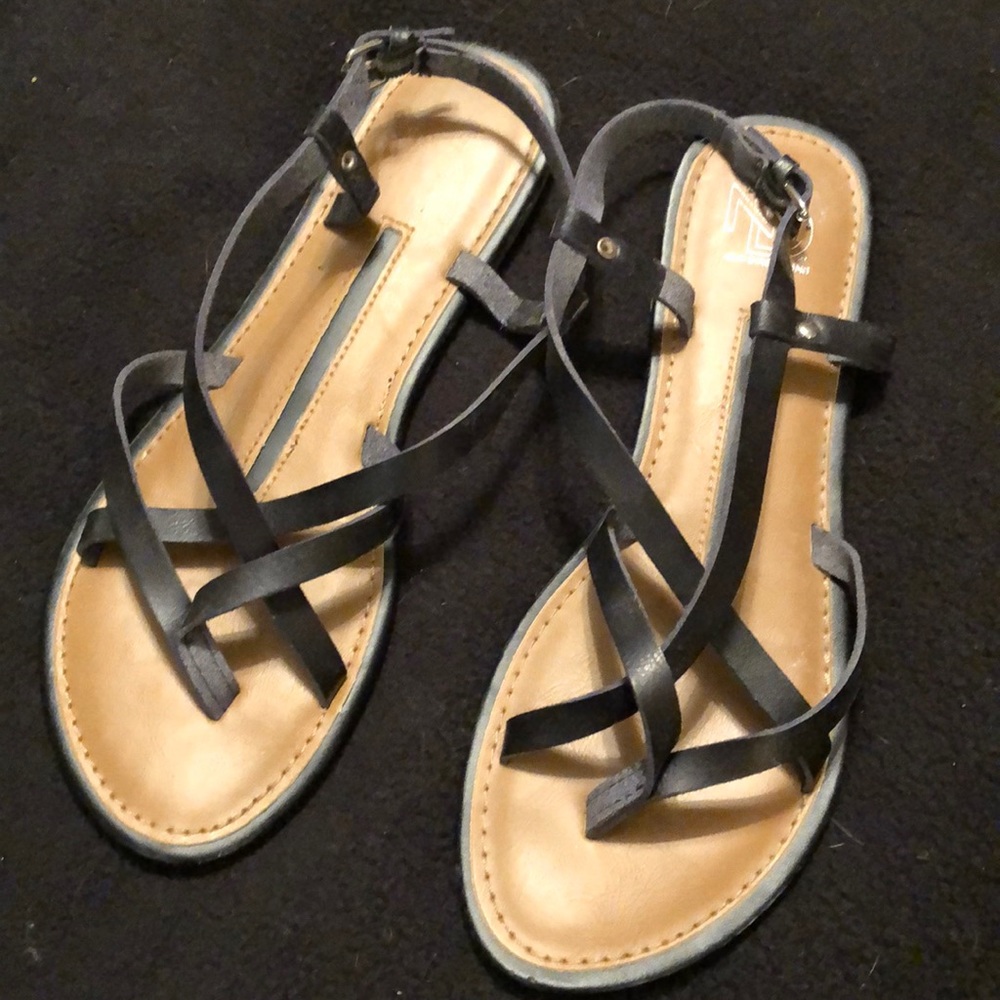 New Directions size 8 sandal